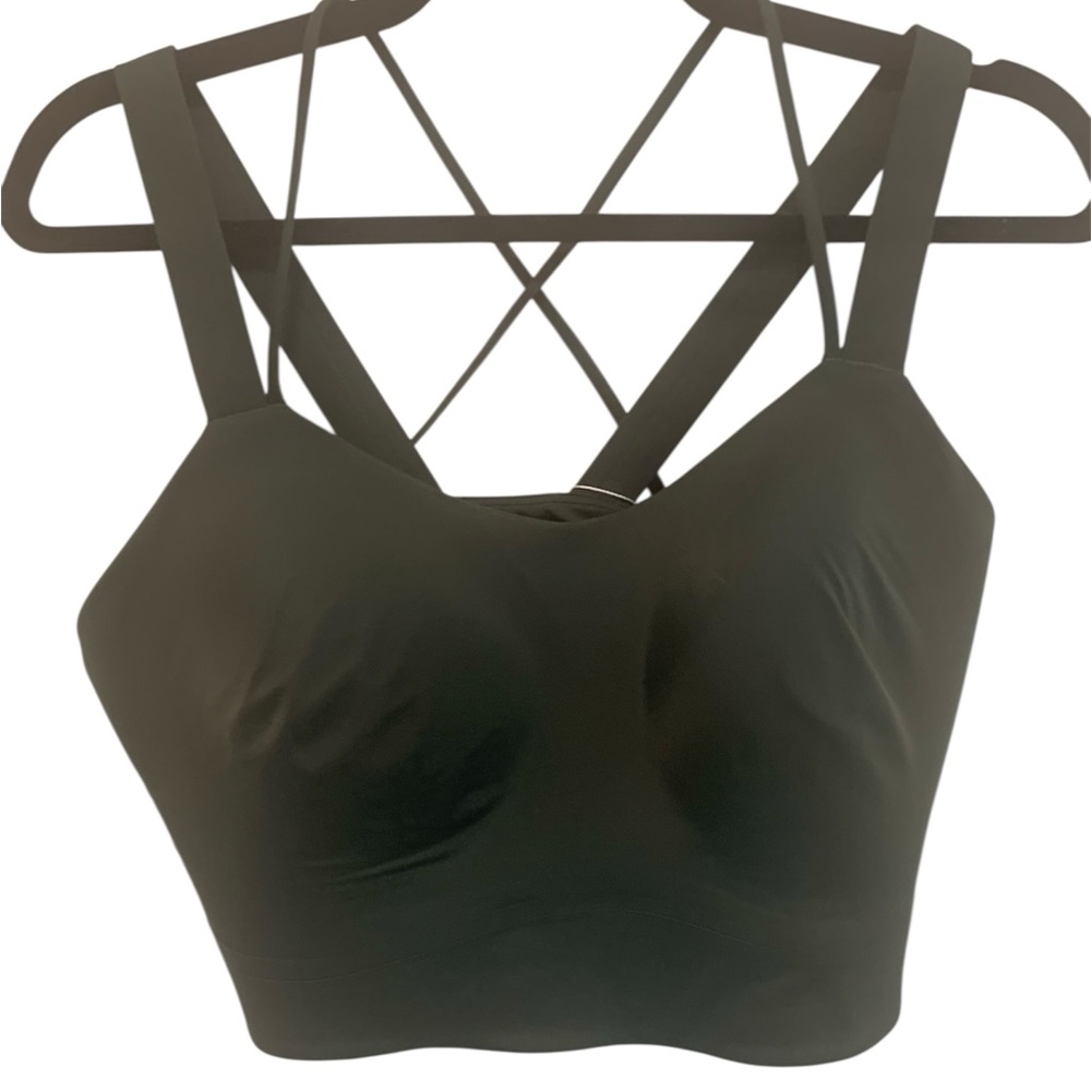 60. NWT Lululemon like a cloud longline bra D/DD Size 10